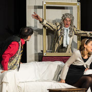 Fotografia di scena spettacolo teatrale Tre cretini... sono meglio di uno al Teatro Caboto Kolbe | Alessandro Tintori