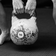 Shamiri®: fotografia in bianco e nero di Annalisa Loiodice mentre si allena in palestra | Alessandro Tintori