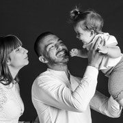 Ritratto fotografico solidale in bianco e nero progetto In Posa per l'Acqua