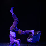 Fotografia a colori di danza contemporanea a teatro | Alessandro Galati per Alessandro Tintori