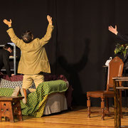 Fotografia di scena dello spettacolo teatrale "Fino all'ultimo sushi" | Alessandro Tintori