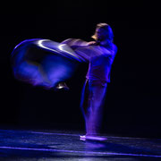Fotografia a colori di danza contemporanea a teatro | Alessandro Galati per Alessandro Tintori
