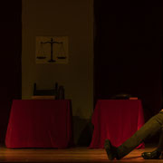 Fotografia di scena dello spettacolo teatrale "Il caso Lancaster" | Alessandro Tintori