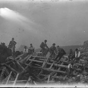 1922-1927. A group of walkers of SAT (Società Alpinisti Trentini) from Rovereto (TN) near a few ruins of a refuge destroyed during the First World War.