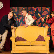 Le fotografie di scena dello spettacolo teatrale Un aereo chiamato... desiderio, rappresentato al Teatro Caboto Kolbe di Milano | Alessandro Tintori