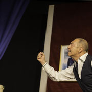 Fotografia di scena dello spettacolo teatrale Il pirata da salotto al Teatro Caboto Kolbe a Milano | Alessandro Tintori