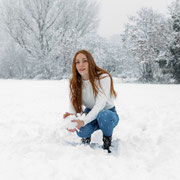 Ritratto a colori in esterni sotto la neve di Elisa Albanese | Alessandro Tintori