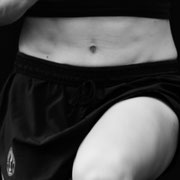 Shamiri®: fotografia in bianco e nero di Annalisa Loiodice mentre si allena in palestra | Alessandro Tintori