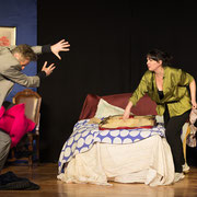 Fotografia di scena dello spettacolo teatrale Mai fidarsi di un uomo in mutande al Teatro Caboto Kolbe di Milano | Alessandro Tintori
