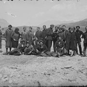 1922-1927. A group of workers on left bank of Leno torrent in Rovereto (TN).