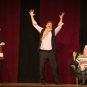 Fotografia di scena dello spettacolo teatrale Comedy Party al Teatro Caboto Kolbe | Alessandro Tintori