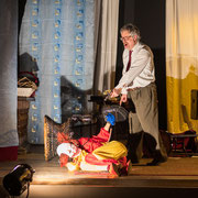 Fotografia di scena dello spettacolo Doppio inganno con delitto al Teatro Caboto Kolbe di Milano | Alessandro Tintori