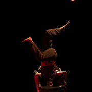 Fotografia a colori di danza contemporanea a teatro | Alessandro Galati per Alessandro Tintori