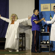 Fotografia di scena dello spettacolo teatrale Galeotto fu il lettino al Teatro Caboto Kolbe a Milano | Alessandro Tintori