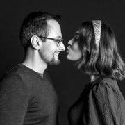 Ritratto fotografico solidale in bianco e nero progetto In Posa per l'Acqua
