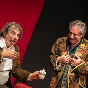 Fotografia di scena dello spettacolo teatrale Comedy party al Teatro Caboto Kolbe di Milano | Alessandro Tintori
