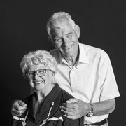 Ritratto fotografico solidale in bianco e nero progetto In Posa per l'Acqua