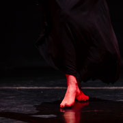 Fotografia di performance Giulia Temperini - studio meditazione fotografica di Alessandro Tintori