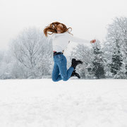 Ritratto a colori in esterni sotto la neve di Elisa Albanese | Alessandro Tintori