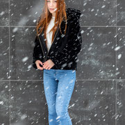 Ritratto a colori in esterni sotto la neve di Elisa Albanese | Alessandro Tintori