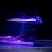 Fotografia a colori di danza contemporanea a teatro | Alessandro Galati per Alessandro Tintori