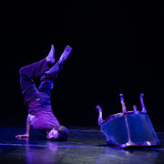 Fotografia a colori di danza contemporanea a teatro | Alessandro Galati per Alessandro Tintori