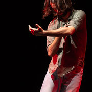 Fotografia a colori di danza contemporanea a teatro | Alessandro Galati per Alessandro Tintori