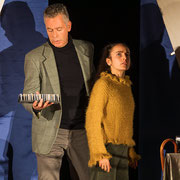 Fotografia di scena dello spettacolo La bambola scomparsa al Teatro Caboto a Milano | Alessandro Tintori