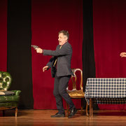 Fotografia di scena dello spettacolo teatrale Comedy Party al Teatro Caboto Kolbe | Alessandro Tintori