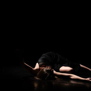 Fotografia di performance Giulia Temperini - studio meditazione fotografica di Alessandro Tintori