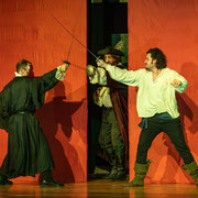 Fotografia di scena di Cyrano de Bergerac in scena al Teatro Caboto Kolbe di Milano