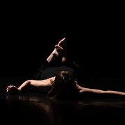 Fotografia di performance Giulia Temperini - studio meditazione fotografica di Alessandro Tintori