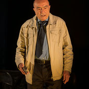 Fotografia di scena dello spettacolo teatrale "La chiamata d'emergenza" al Teatro Caboto Kolbe | Alessandro Tintori
