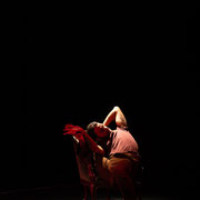 Fotografia a colori di danza contemporanea a teatro | Alessandro Galati per Alessandro Tintori
