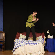 Fotografia di scena dello spettacolo teatrale Mai fidarsi di un uomo in mutande al Teatro Caboto Kolbe di Milano | Alessandro Tintori