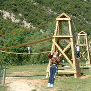 Tirolina en el Centro de Aventura de Sobrón