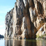 Stand Up Paddle (SUP) en el desfiladero del embalse de Sobrón