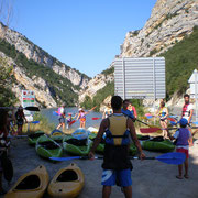 Kayak en el desfiladero del embalse de Sobrón