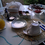 Ed intorno alla focaccia trovate la colazione
