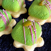 Pistazienmousse Törtchen mit Himbeerkern
