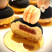 Vanille-/Rhabarbermousse Törtchen mit Vanillemacaron