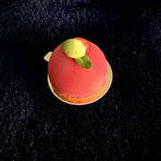 Lemoncurd-Törtchen mit Erdbeerkern im Schoggimantel