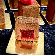 Schoggimousse-Törtchen mit Himbeerkern und flüssligem Himbeerherz
