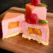 Himbeermousse mit Mangokern