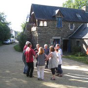 Danse gavotte dans la cour du Presbital Kozh