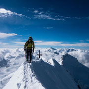 At the summit of Dom N°3, Wallis | © Bernhard Thum, ID-Nummer GS-04-2015-003