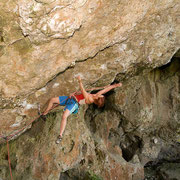 Lisa Weisensee in »Rock Wrestling (10-), Heinrichsgrotte | «© Bernhard Thum, Bild-ID WI-XX-20XX-004