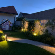 Beleuchtungskonzept Gartengestaltung Innenhof Niederösterreich
