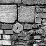 Steine aus der Mauer des Justinian in Istanbul, Mai 2010