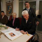 Eintrag ins Goldene Buch der Stadt Löhne